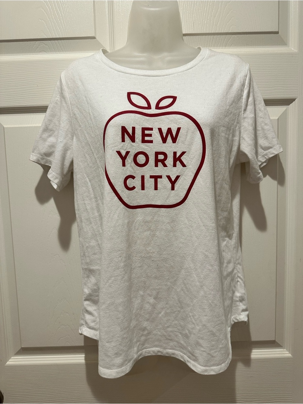 New York City Big Apple NYC Graphic Tee White Red Women’s Shirt Retro City Life